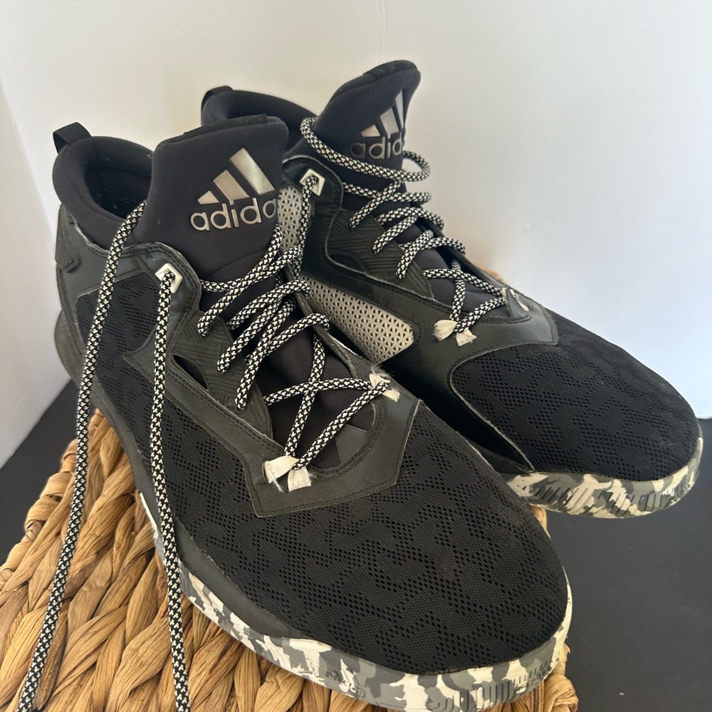 Men’s adidas USED Damien lilard black and white basketball shoes size 16